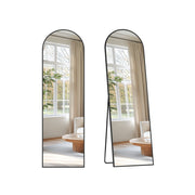 Staande passpiegel met gebogen design en aluminium frame – vooraanzicht – zwart groot