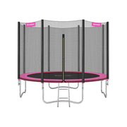 Trampoline met met veiligheidsnet beklede stangen