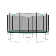 Trampoline met met veiligheidsnet beklede stangen